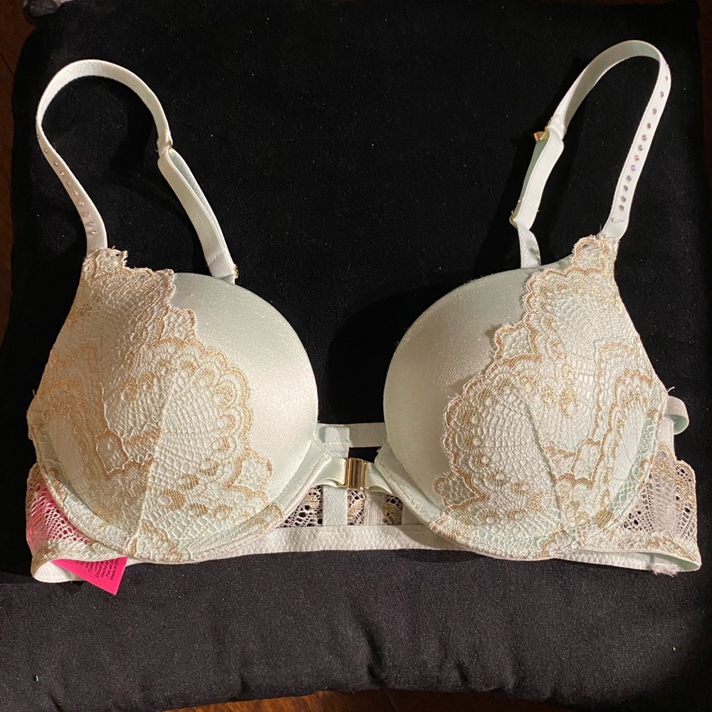 🫶🏼2/$30 La Senza beyond sexy mint/teal and gold lace bra 32b and panties